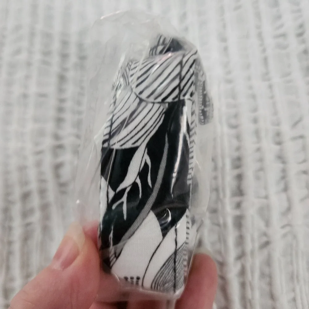 Vera Bradley Wide Lanyard Bedford Blooms Black White Floral 26737-R80 NIP